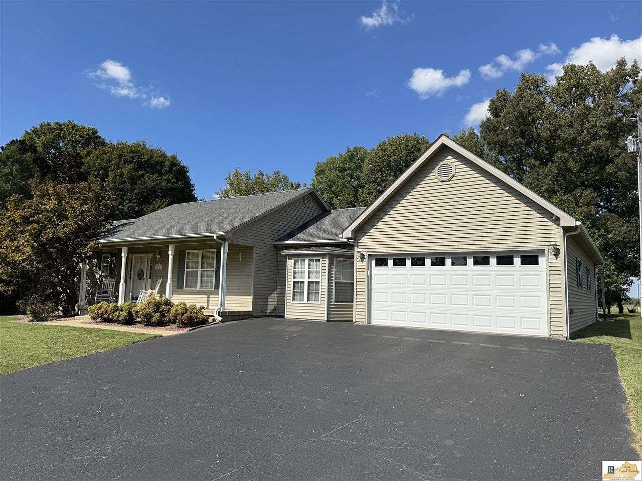 1.8 Acres of Residential Land with Home for Sale in Smiths Grove, Kentucky