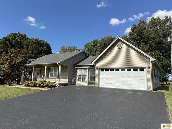 1.8 Acres of Residential Land with Home for Sale in Smiths Grove, Kentucky