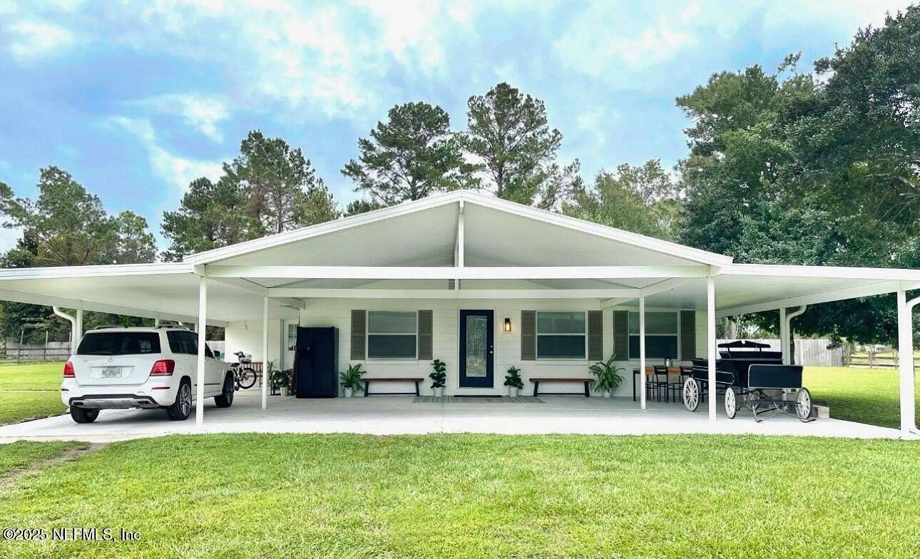 1.5 Acres of Residential Land with Home for Lease in Hilliard, Florida