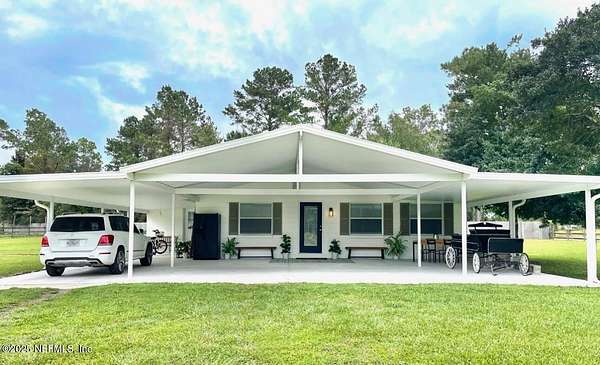 1.5 Acres of Residential Land with Home for Lease in Hilliard, Florida