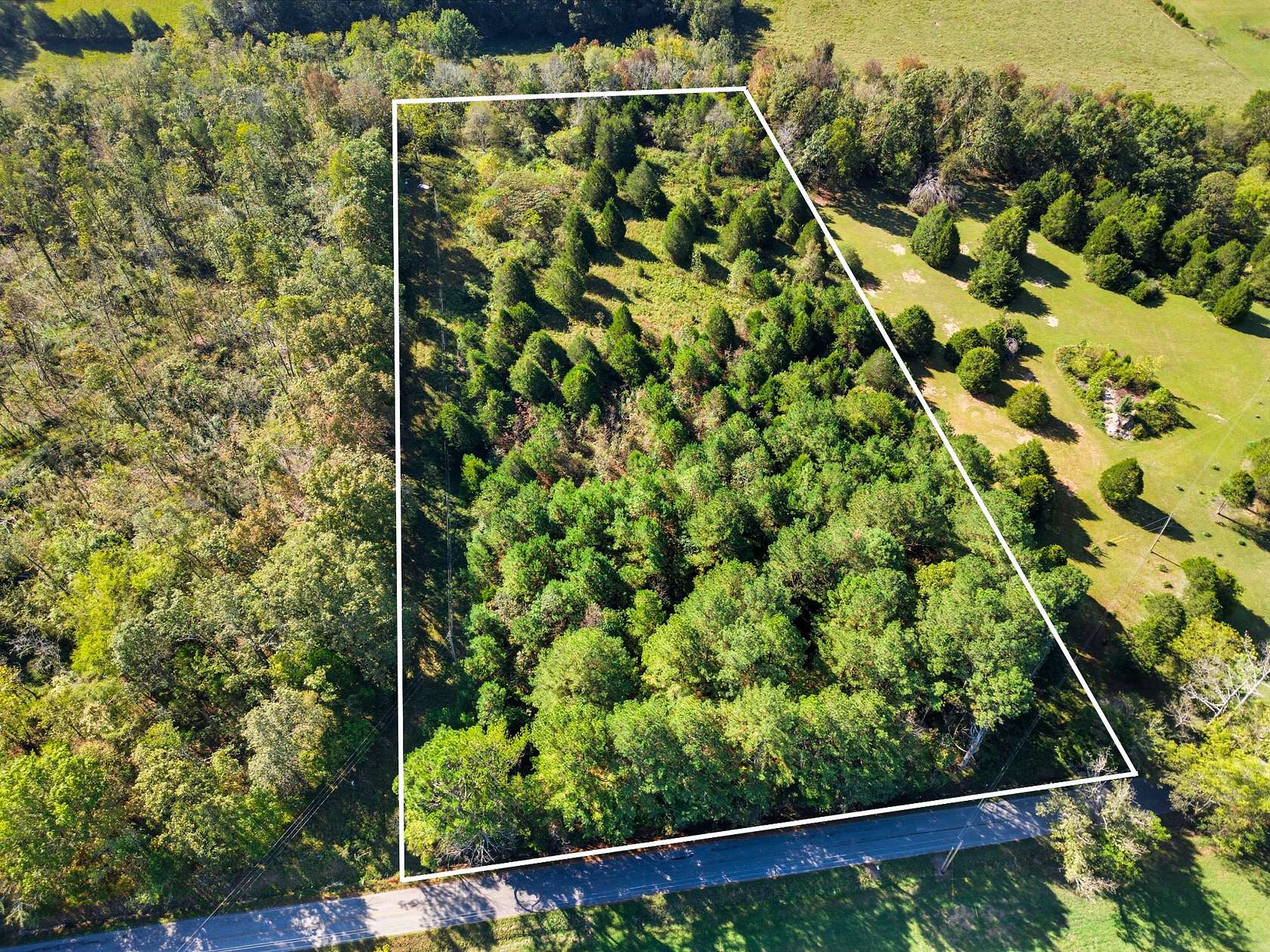 5 Acres of Residential Land for Sale in Westmoreland, Tennessee