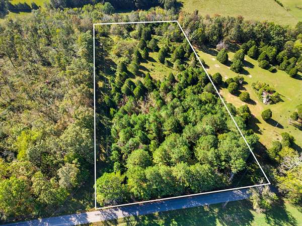 5 Acres of Residential Land for Sale in Westmoreland, Tennessee