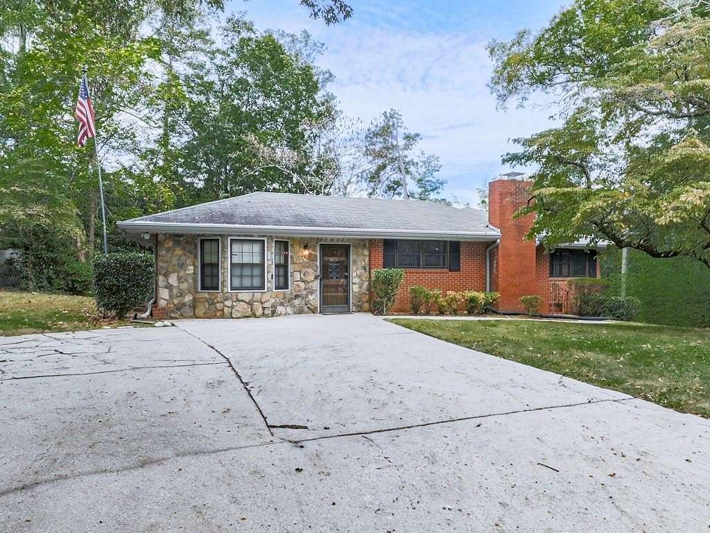 1.7 Acres of Residential Land with Home for Lease in Mableton, Georgia