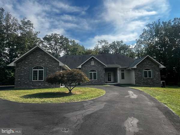 4.64 Acres of Residential Land with Home for Sale in Front Royal, Virginia