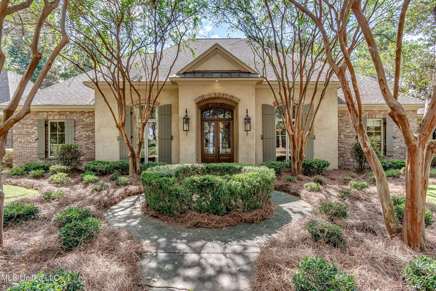 3.1 Acres of Residential Land with Home for Sale in Madison, Mississippi