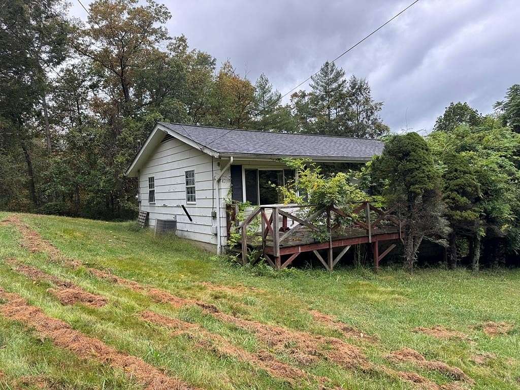 1.52 Acres of Land with Home for Sale in Arnett, West Virginia