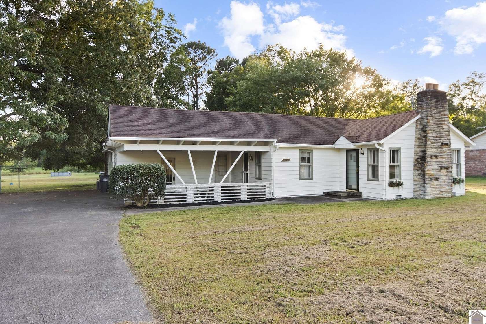 3.7 Acres of Residential Land with Home for Sale in Paducah, Kentucky