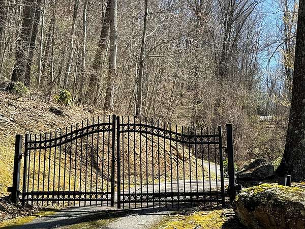 1.59 Acres of Residential Land for Sale in Waynesville, North Carolina