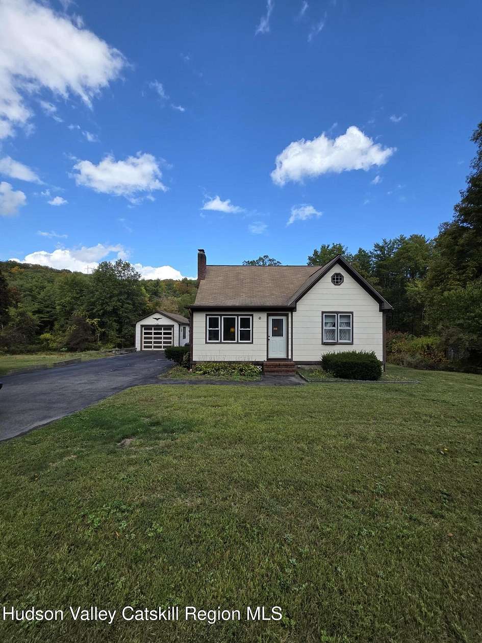 4.36 Acres of Residential Land with Home for Sale in Saugerties, New York