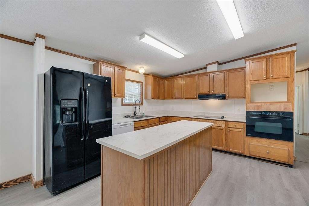 9.47 Acres of Residential Land with Home for Sale in LaRue, Texas