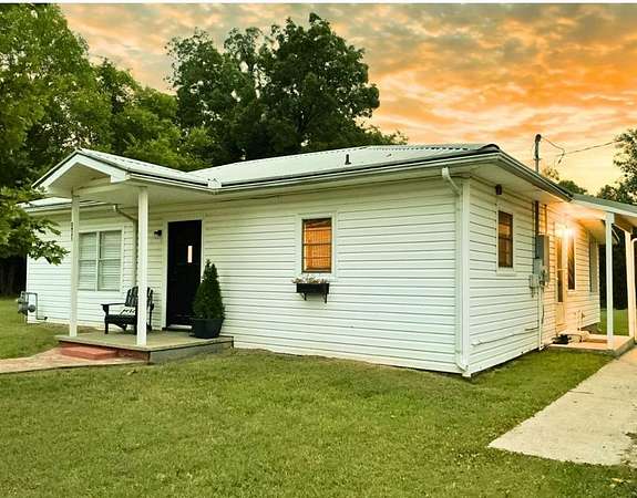 2 Acres of Residential Land with Home for Sale in Ravia, Oklahoma