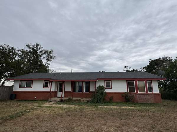 2.5 Acres of Residential Land with Home for Sale in Farwell, Texas