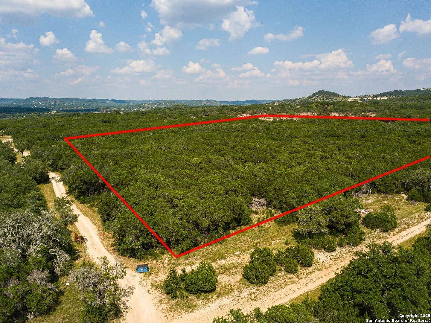 10 Acres of Land for Sale in Pipe Creek, Texas
