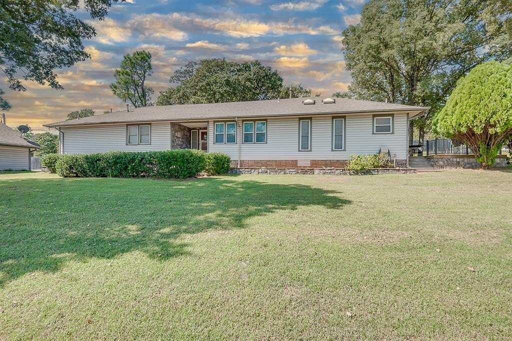 5.59 Acres of Residential Land with Home for Sale in Oklahoma City, Oklahoma