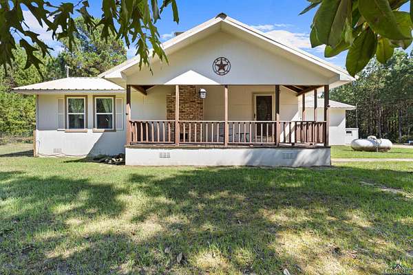 16 Acres of Land with Home for Sale in Diana, Texas