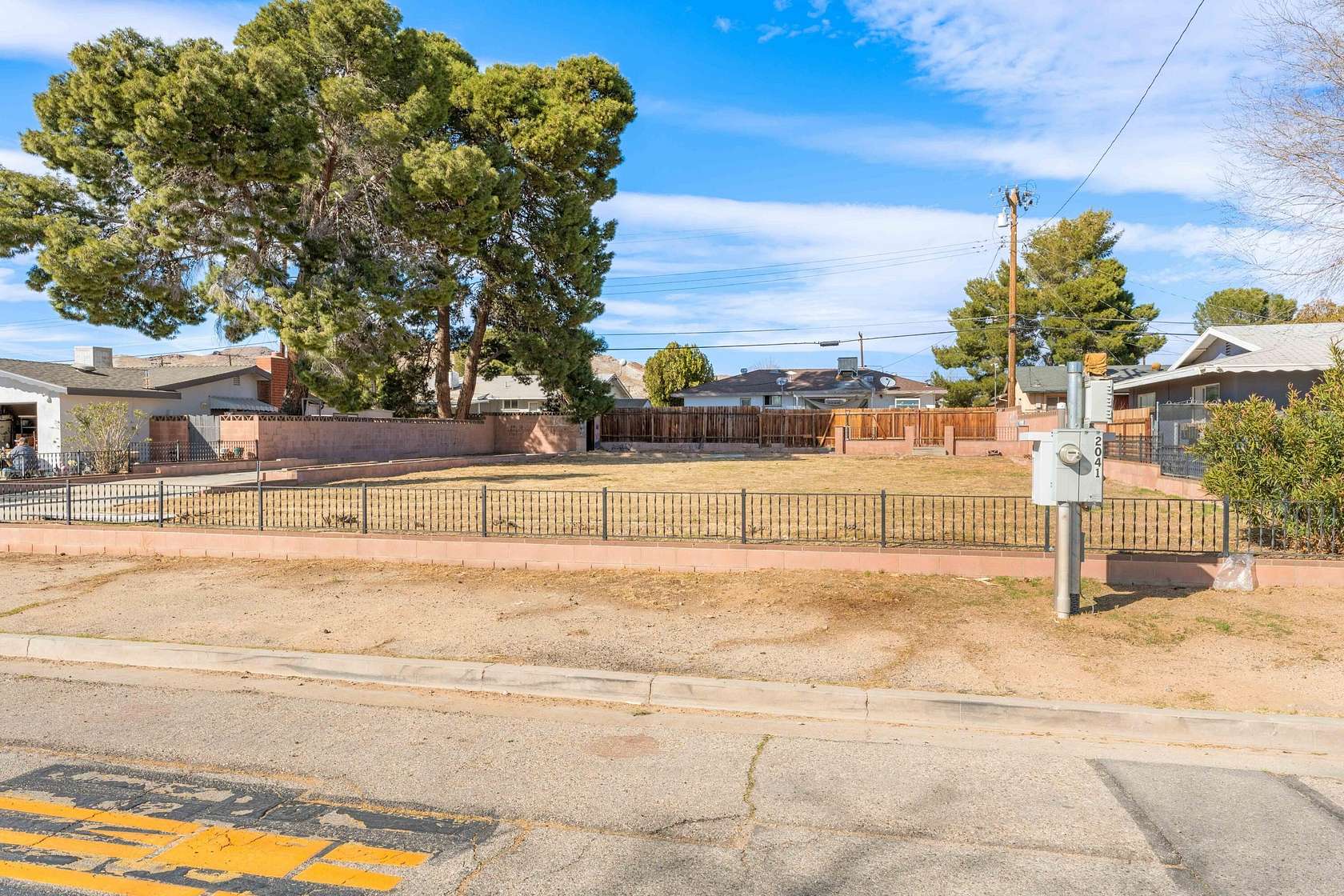 Residential Land for Sale in Rosamond, California
