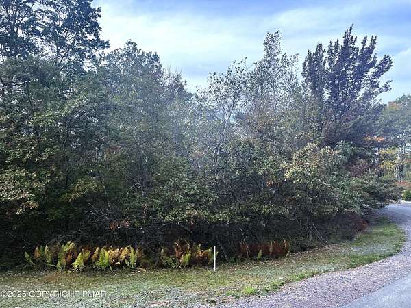0.8 Acres of Residential Land for Sale in Pocono Pines, Pennsylvania