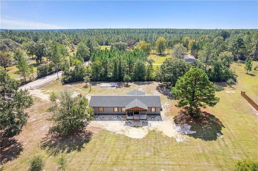 1.64 Acres of Residential Land with Home for Sale in Nahunta, Georgia