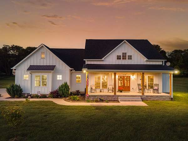 5 Acres of Residential Land with Home for Sale in Lewisburg, Tennessee