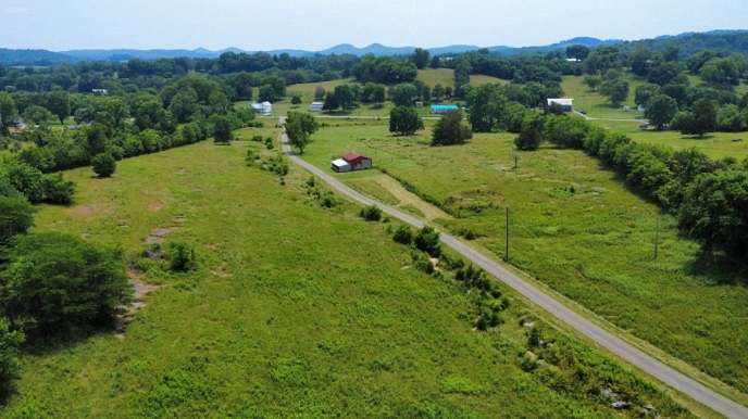 19 Acres of Land for Sale in Watertown, Tennessee