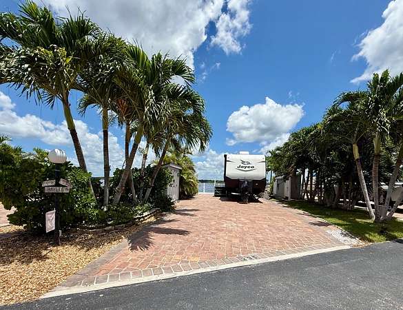 Land for Sale in Chokoloskee, Florida