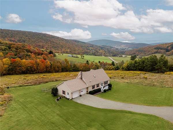 9.5 Acres of Residential Land with Home for Sale in Bovina Center, New York