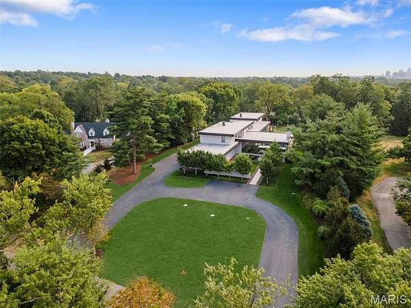 1.86 Acres of Land with Home for Sale in Ladue, Missouri