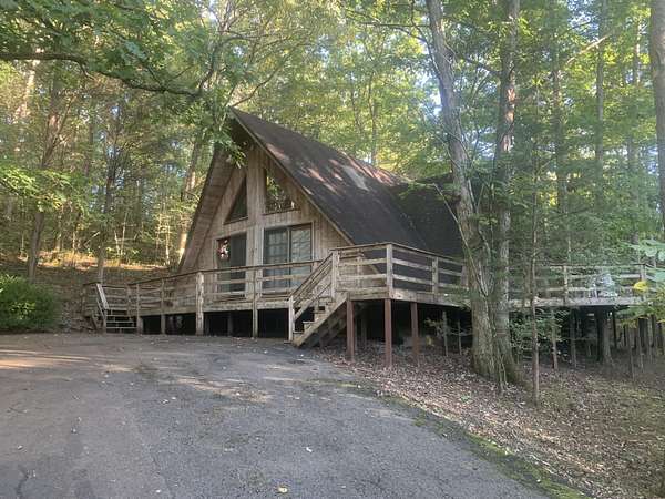 1.5 Acres of Residential Land with Home for Sale in Irvine, Kentucky