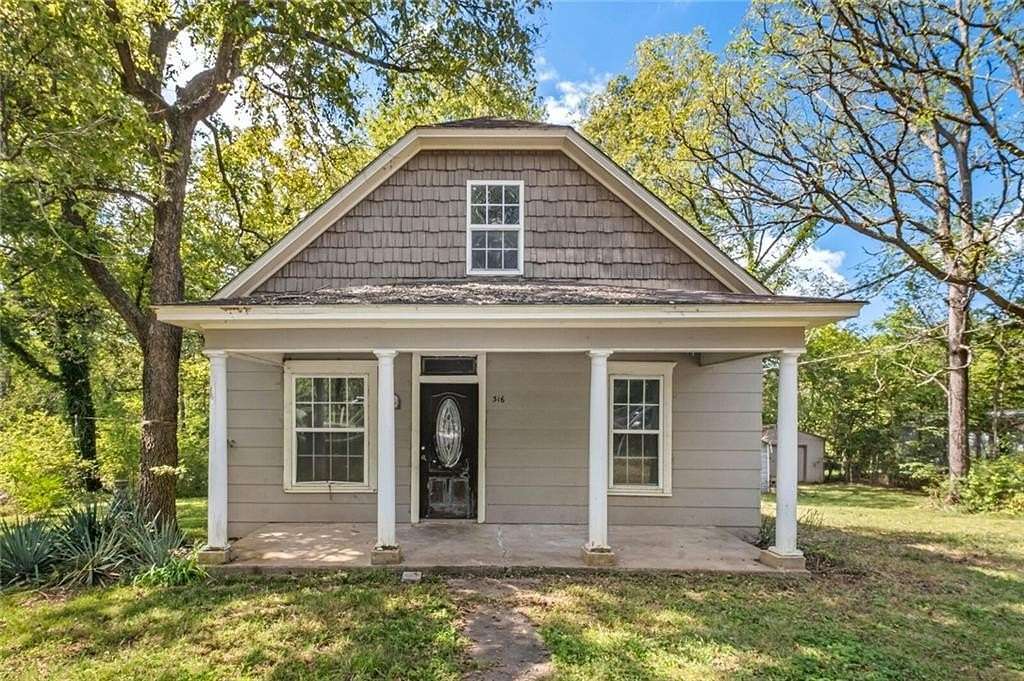 2.4 Acres of Residential Land with Home for Sale in Sulphur Springs, Arkansas