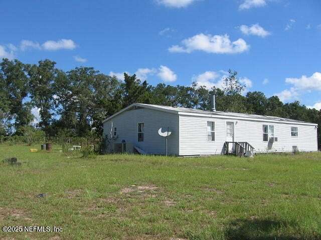 5 Acres of Land with Home for Sale in Trenton, Florida