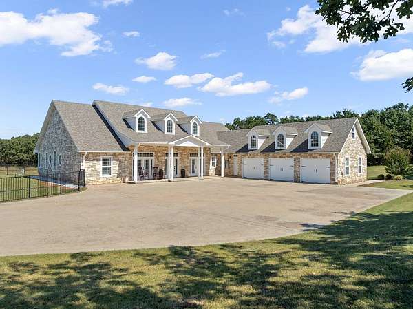 12 Acres of Land with Home for Sale in Paoli, Oklahoma