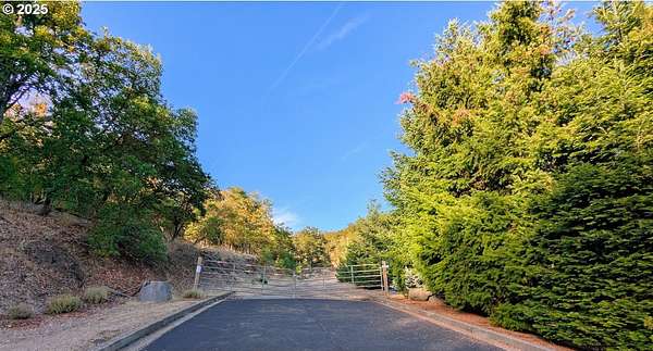 129 Acres of Land for Sale in Roseburg, Oregon