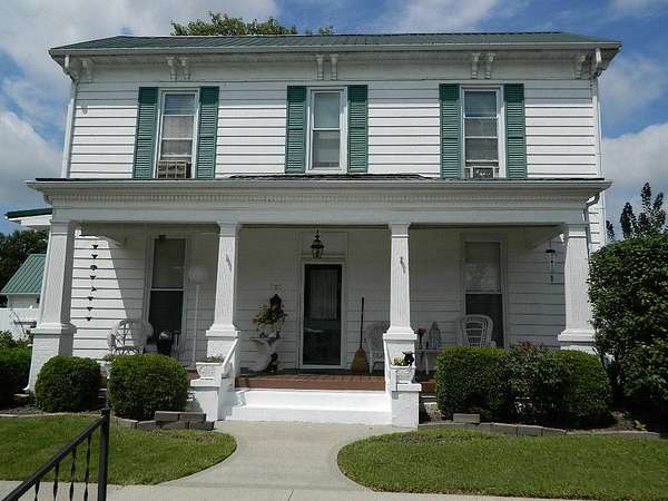 0.24 Acres of Residential Land with Home for Sale in Fairfield, Illinois