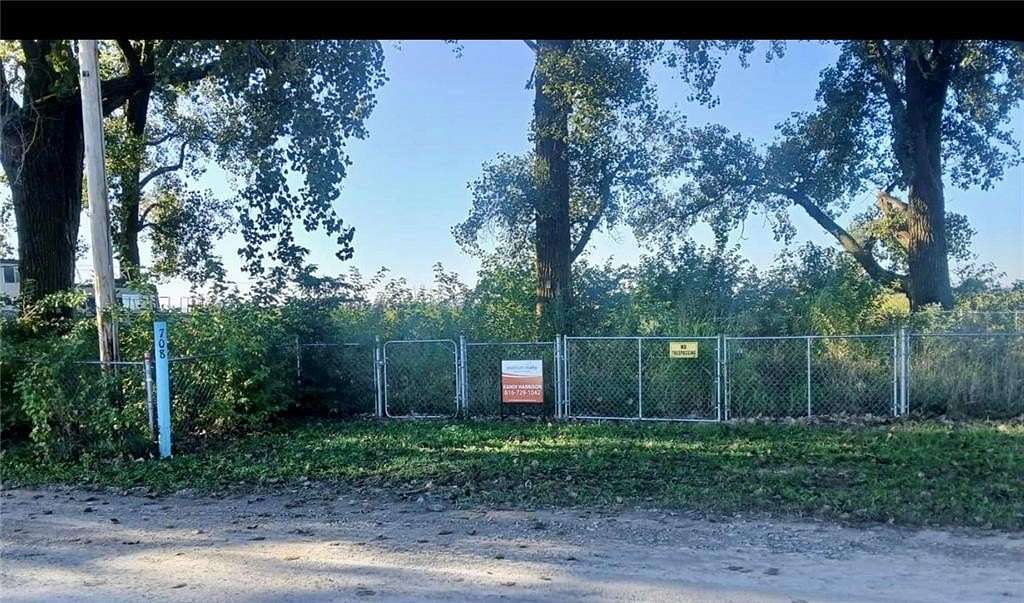 0.19 Acres of Land for Sale in Henrietta, Missouri