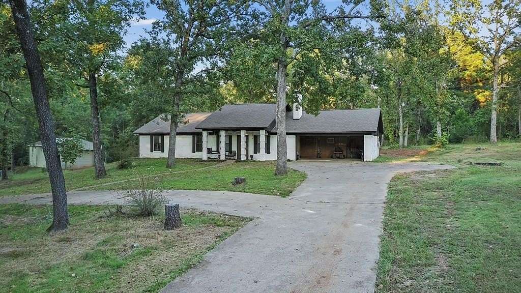 2.36 Acres of Residential Land with Home for Sale in Palestine, Texas