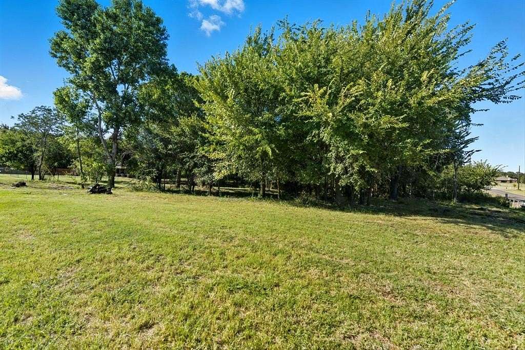 1 Acre of Residential Land for Sale in Springtown, Texas