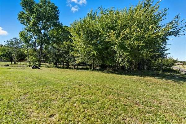 1 Acre of Residential Land for Sale in Springtown, Texas