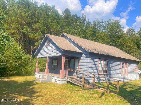 10.5 Acres of Recreational Land with Home for Sale in Lauderdale, Mississippi