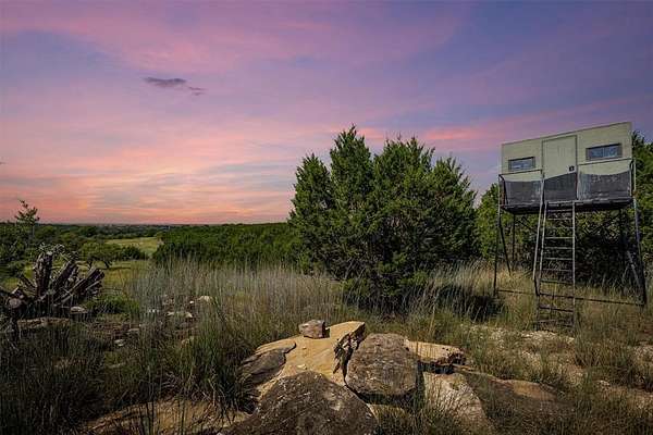 324 Acres of Land for Sale in Hamilton, Texas