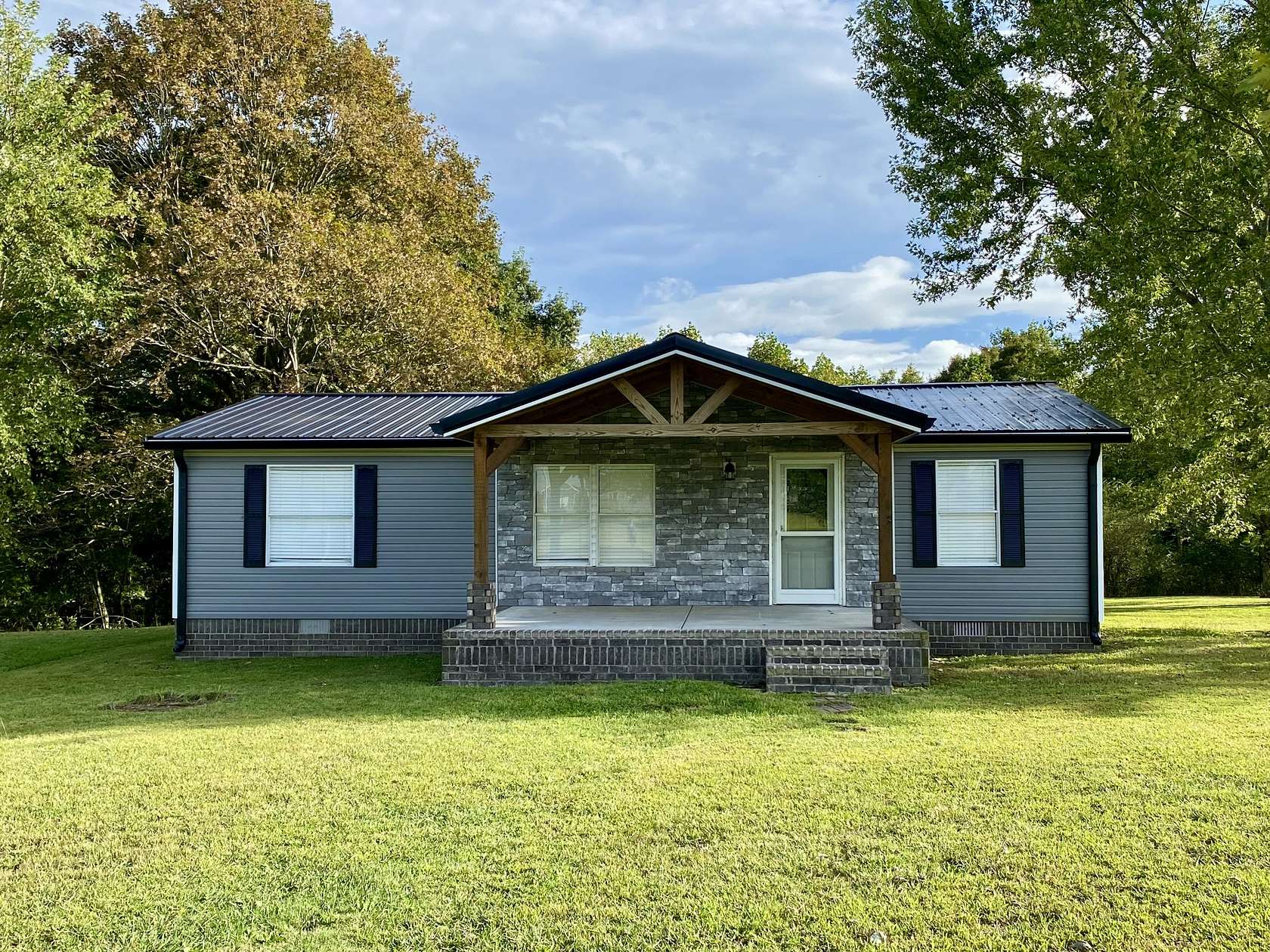 5 Acres of Residential Land with Home for Sale in Westmoreland, Tennessee