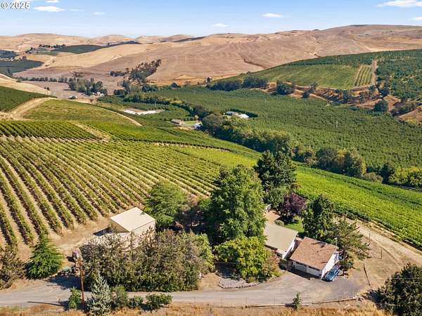 29.6 Acres of Agricultural Land with Home for Sale in The Dalles, Oregon
