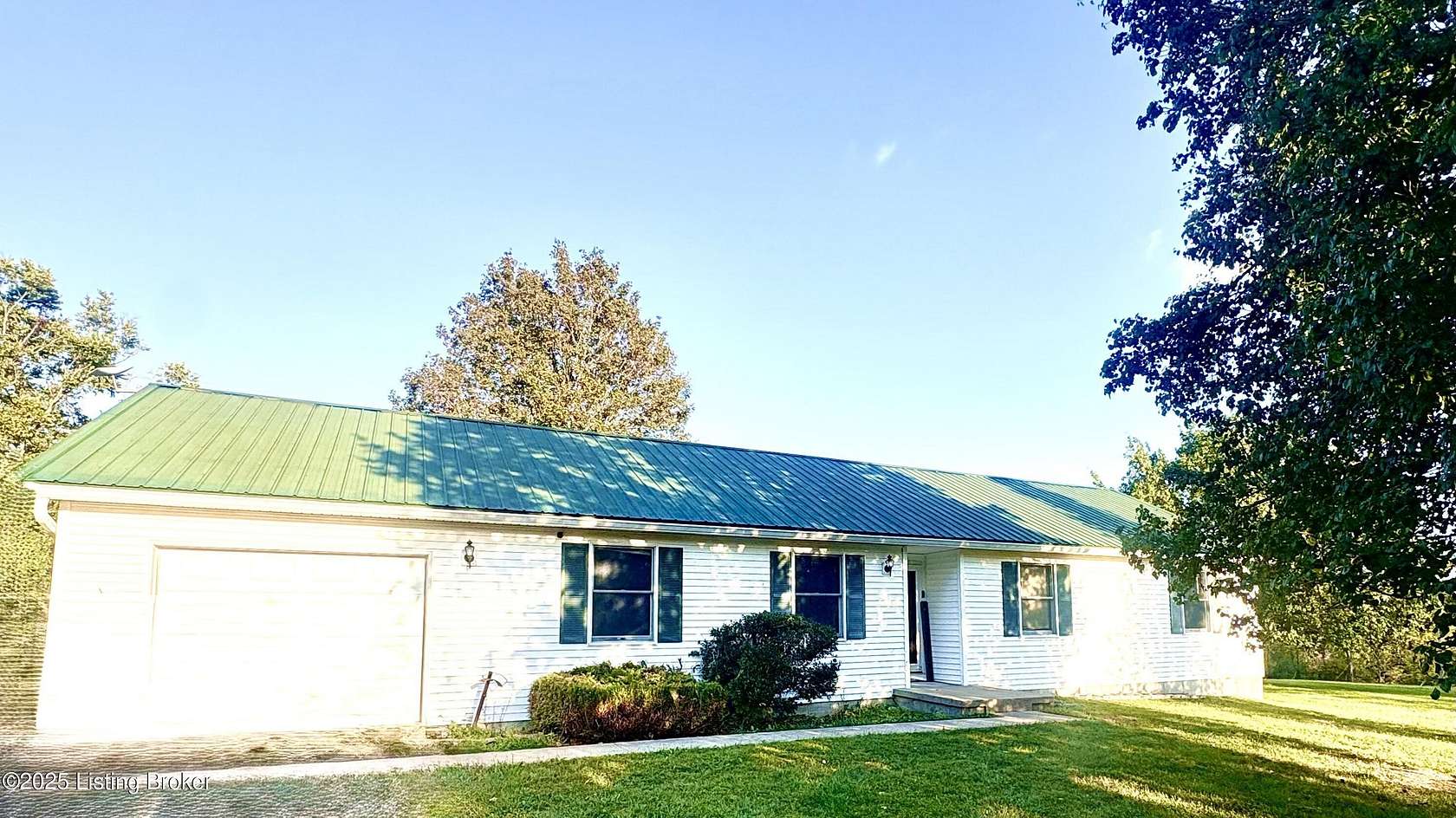 14.1 Acres of Recreational Land with Home for Sale in Lawrenceburg, Kentucky