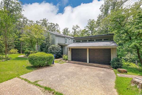 4.78 Acres of Land with Home for Sale in Camden, Arkansas