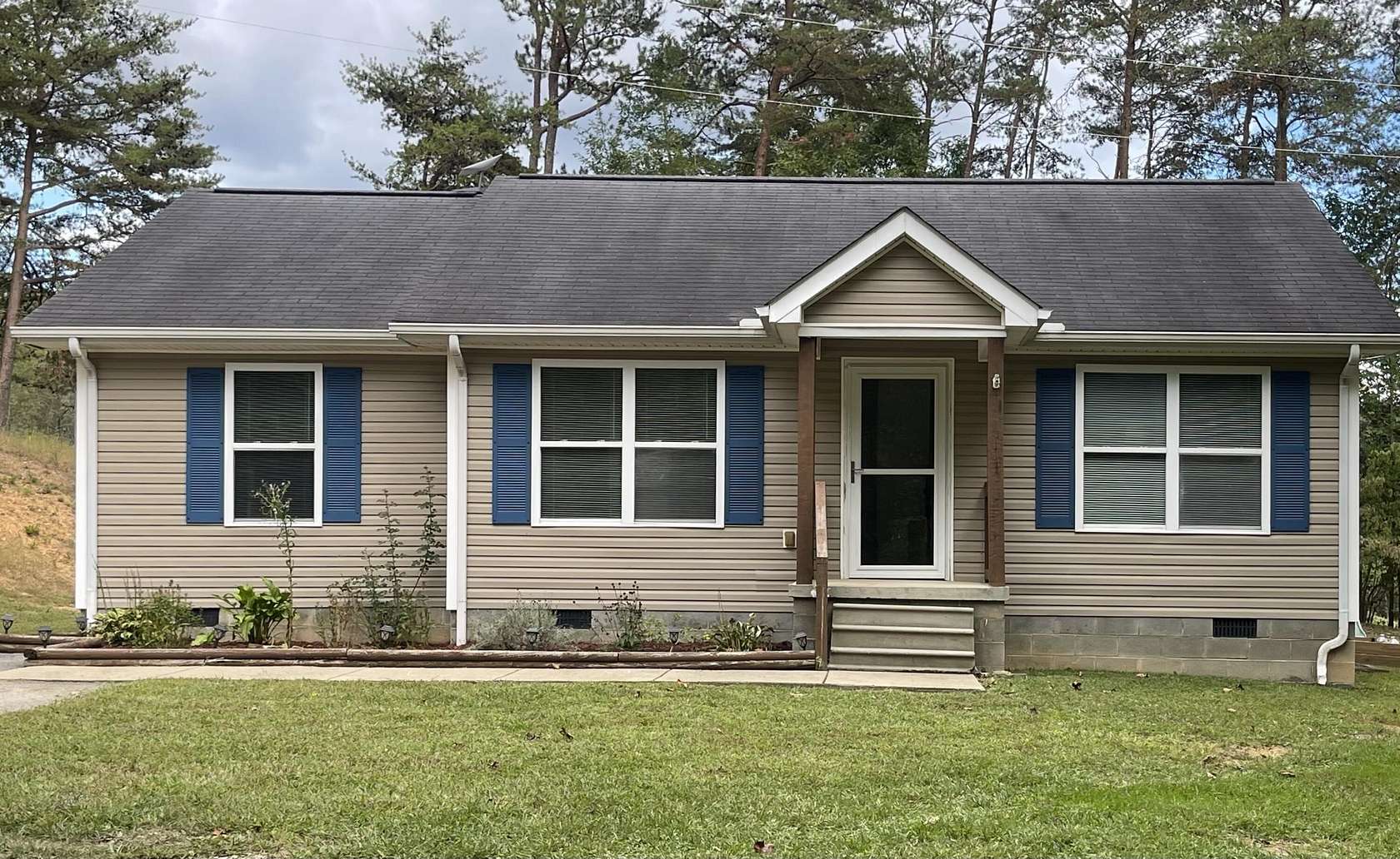 1.83 Acres of Residential Land with Home for Sale in Artemus, Kentucky