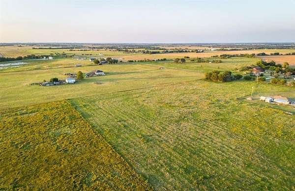 2 Acres of Residential Land for Sale in Elm Mott, Texas