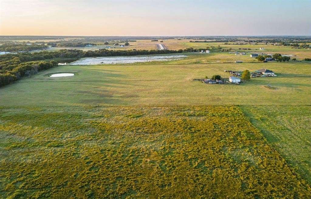 1.26 Acres of Residential Land for Sale in Elm Mott, Texas