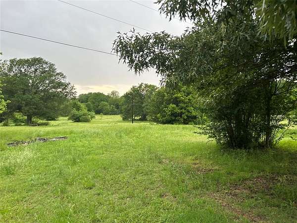 8.1 Acres of Residential Land with Home for Sale in Malakoff, Texas