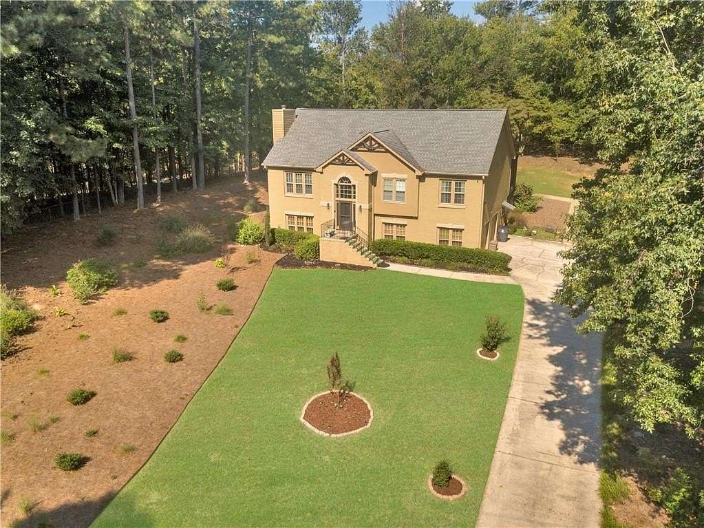 1.7 Acres of Residential Land with Home for Sale in Dallas, Georgia