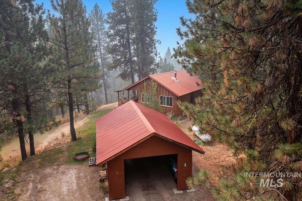 2.88 Acres of Residential Land with Home for Sale in Garden Valley, Idaho