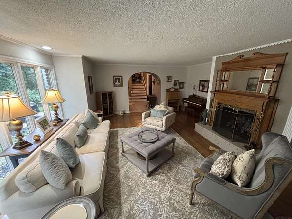 1.65 Acres of Residential Land with Home for Sale in Middlebury, Connecticut